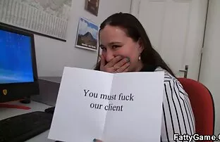 XXX یک مرد مستقیم در رودخانه دختری فیلم سکسی کوتاه برای موبایل را لگد می زند