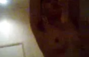 XXX سه زن روسپی به سکس کوتاه کم حجم اتاق رختکن فشار آوردند